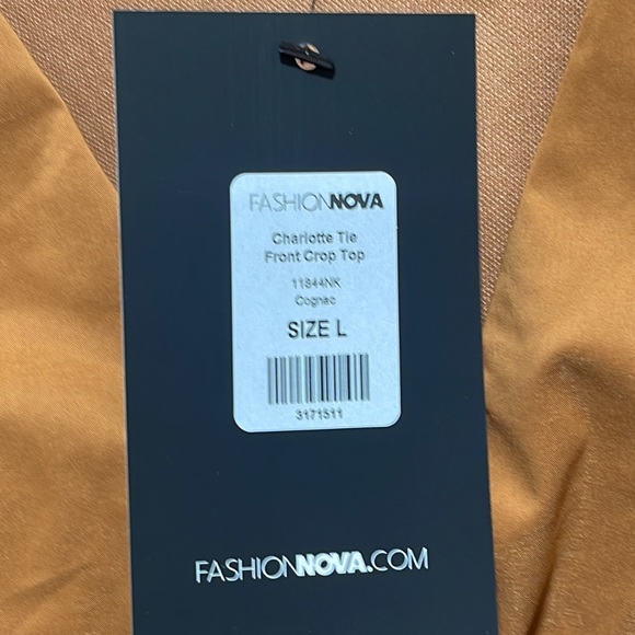 Woman’s Crop Top - Large - Picture 5 of 5